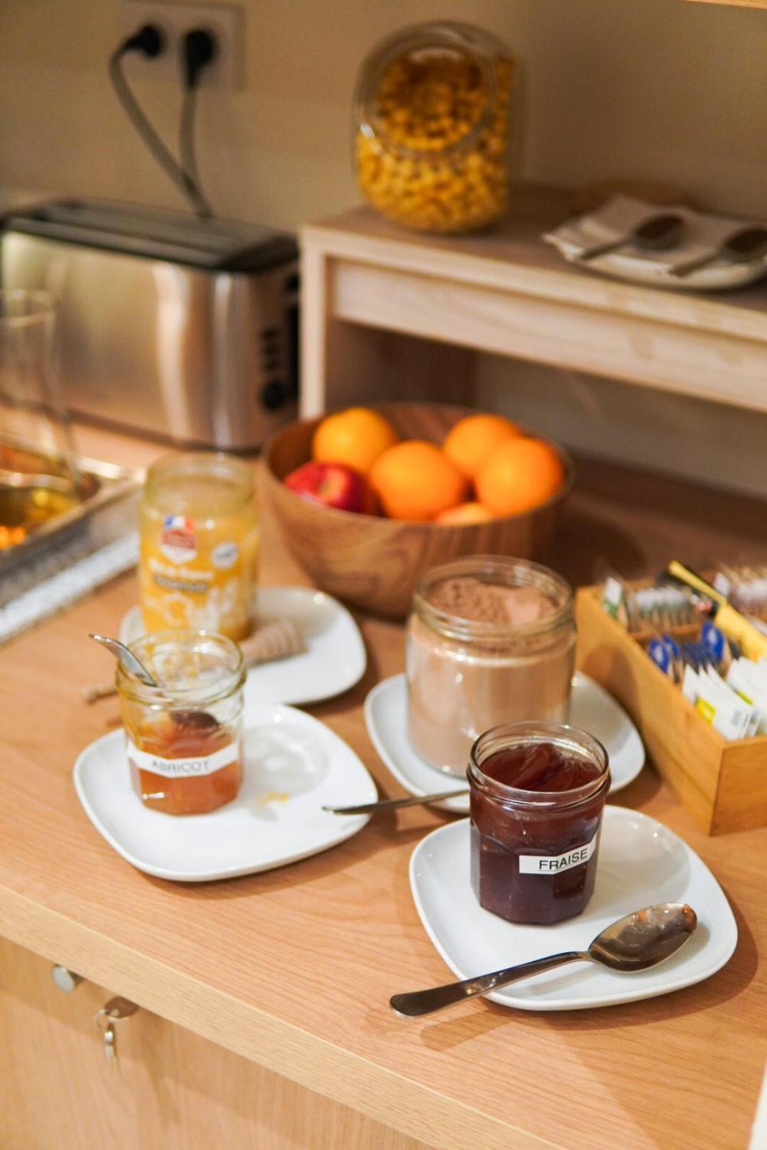 Bloom Hostel Bar & Garden Бордо Екстер'єр фото